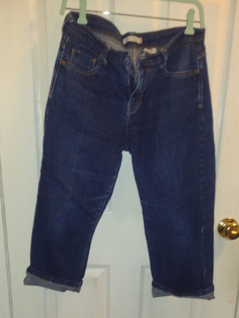 Levi's 515 capri folded hem. Medium wash. Size 8. Excellent condition 💞